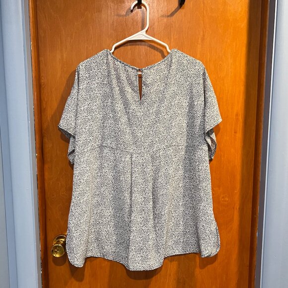 DR2 XXL Black & White Abstract Leopard Print Blouse – Lightweight Short Sleeve T - Picture 2 of 4